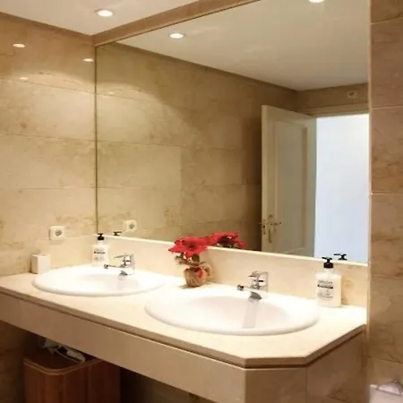 Marina Banus Center Puerto Banus 6 Floor 马尔韦利亚